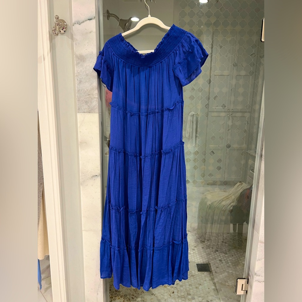 Off shoulder maxi dress sz M